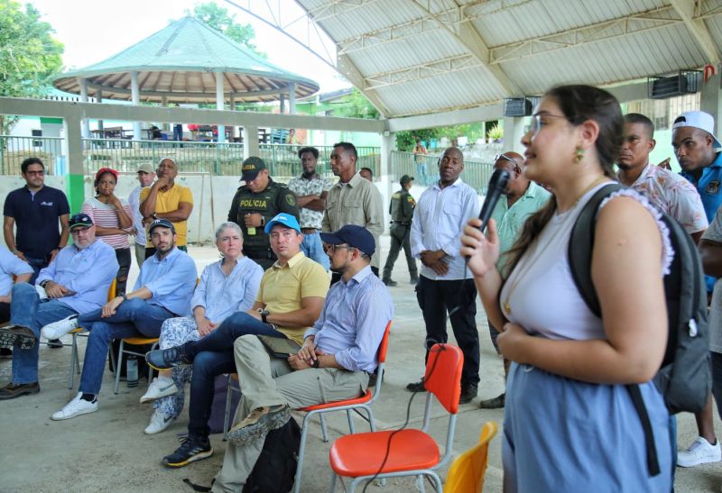 Minvivienda y el Distrito de Cartagena se reunieron con la comunidad